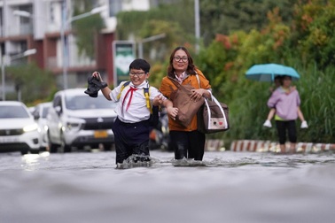 Triều cường ở TPHCM chiều nay có thể vượt mốc lịch sử