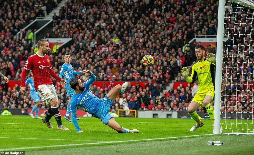 Bailly đi vào lịch sử Man Utd sau pha đốt lưới nhà - 3 Bailly đi vào lịch sử Man Utd sau pha đốt lưới nhà - 3