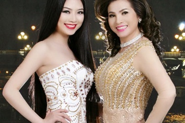 Hoa hậu Ngọc Anh duyên dáng bên Quý bà Kim Hồng