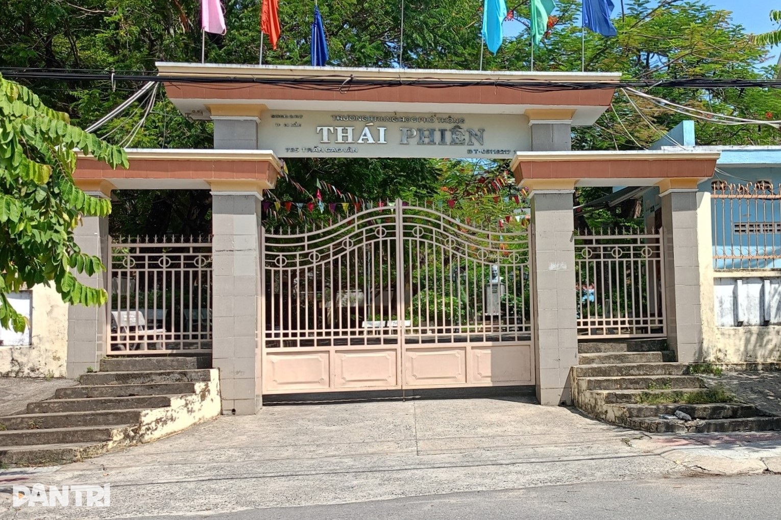 ເຊັນຮັບເງິນ 200.000 ດົ່ງ, ນັກຮຽນ ມອບ... ປື້ມບັນທຶກ 20 ຫົວ - 1. Ký nhận 200.000 đồng tiền thưởng, học sinh được phát... 20 cuốn vở - 1