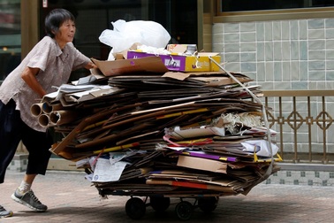 Cuộc sống của người già neo đơn Trung Quốc trong những căn nhà "quan tài"