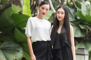 Lê Thuý đón tuổi mới bên bạn bè