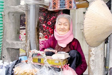 Một cuộc đời giữa hai cây cột điện 