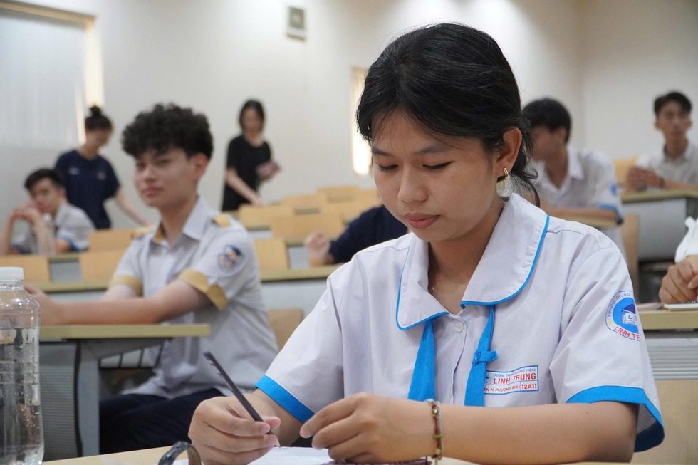 Lỗ hổng kỳ thi đánh giá năng lực “trăm tỷ”: Không thể xin lỗi là... xong