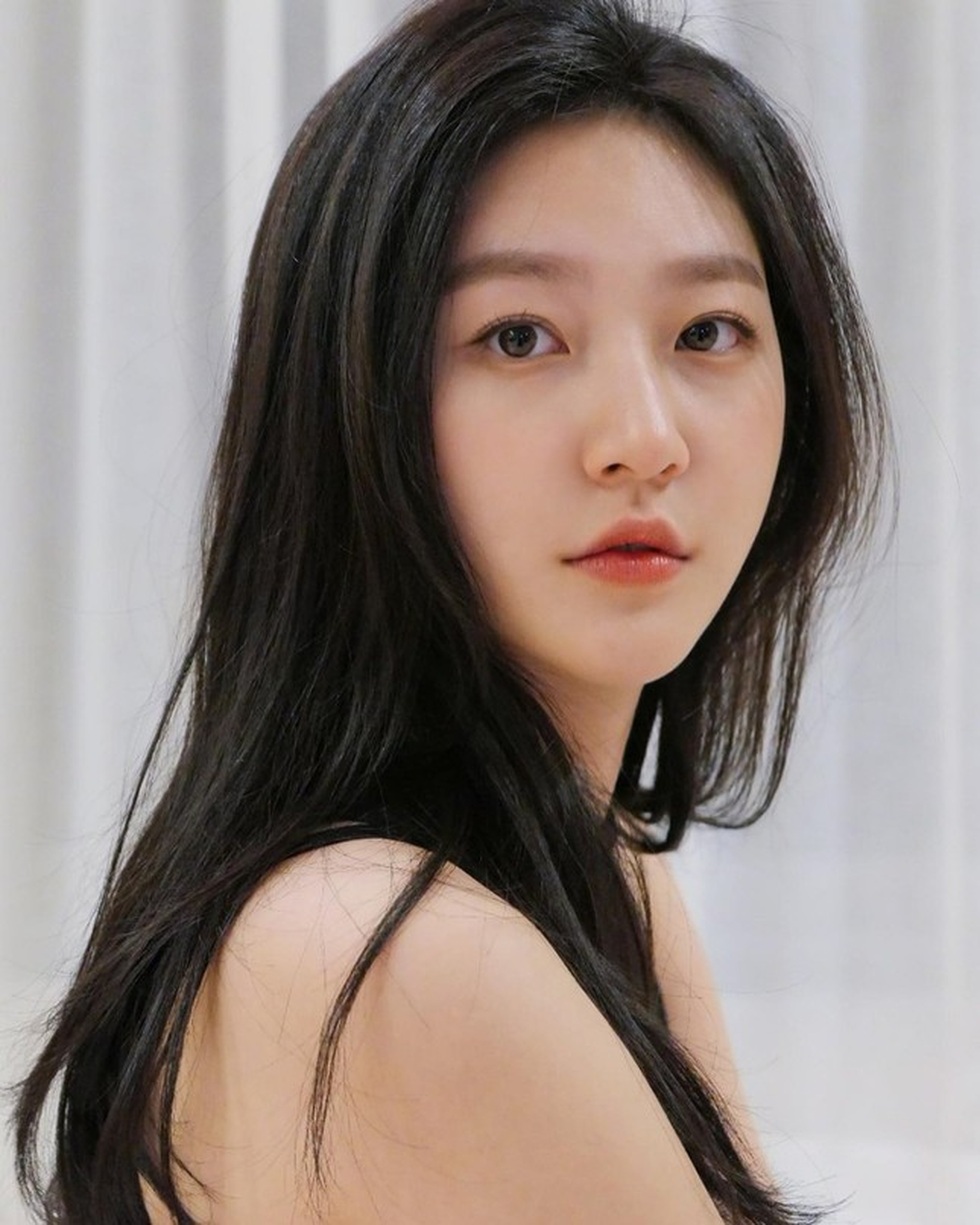Bi kịch sao nhí sớm nở chóng tàn của thiên tài diễn xuất Kim Sae Ron - 4 Bi kịch sao nhí sớm nở chóng tàn của thiên tài diễn xuất Kim Sae Ron - 4