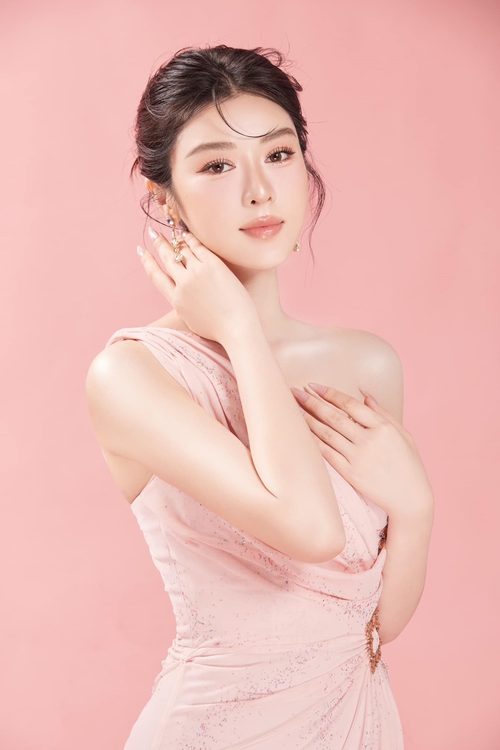Cô gái Tày gây chú ý tại Hoa hậu Quốc gia Việt Nam - 11 Cô gái Tày gây chú ý tại Hoa hậu Quốc gia Việt Nam - 11