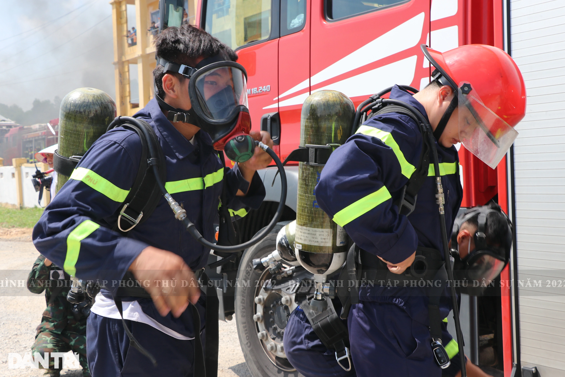 Giả định tình huống thảm họa cháy chung cư, hàng trăm người mắc kẹt - 8