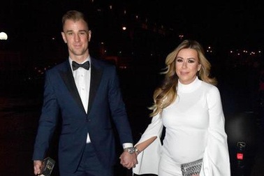 Dàn cầu thủ Liverpool nô nức đưa “người thương” đi quyên góp từ thiện