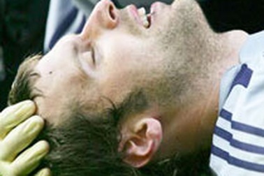 Petr Cech chuyển viện sau phẫu thuật sọ não