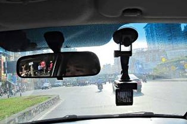 Tài xế lắp camera “bắt lỗi” lại cảnh sát