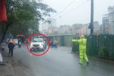 Xử phạt hàng loạt xe ô tô đi vào đường cấm