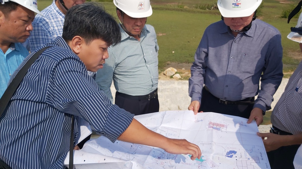 Nhiều dự án truyền tải điện vượt kế hoạch đối phó với bùng nổ điện tái tạo - 2 Nhiều dự án truyền tải điện vượt kế hoạch đối phó với bùng nổ điện tái tạo - 2