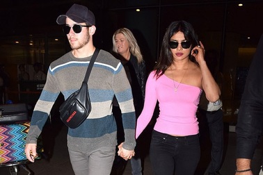 Hoa hậu thế giới cùng chồng kém tuổi trở về sau kỳ nghỉ trăng mật