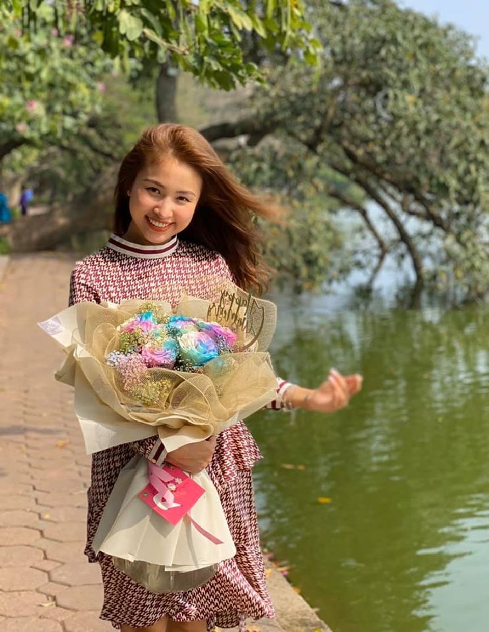 Ở nhà chống dịch, Vân Hugo khoe ảnh thời tuổi thơ - 2 Ở nhà chống dịch, Vân Hugo khoe ảnh thời tuổi thơ - 2