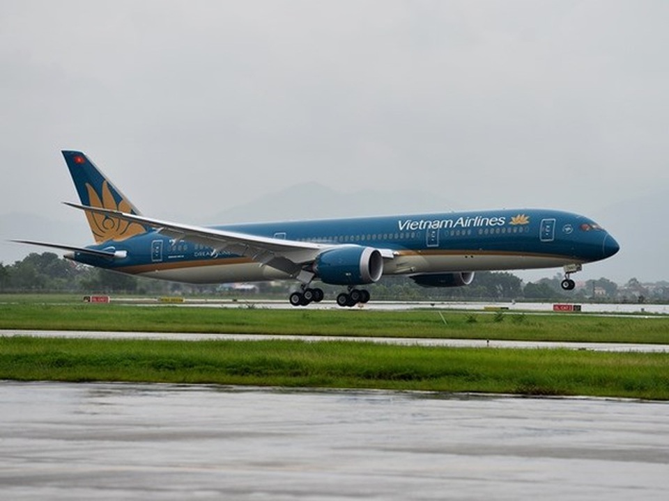 Vietnam Airlines xem xét sa thải tiếp viên nhiễm Covid-19 vi phạm cách ly - 1 Vietnam Airlines xem xét sa thải tiếp viên nhiễm Covid-19 vi phạm cách ly - 1