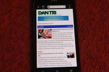 Đập hộp HTC One S siêu mỏng đầu tiên tại Việt Nam