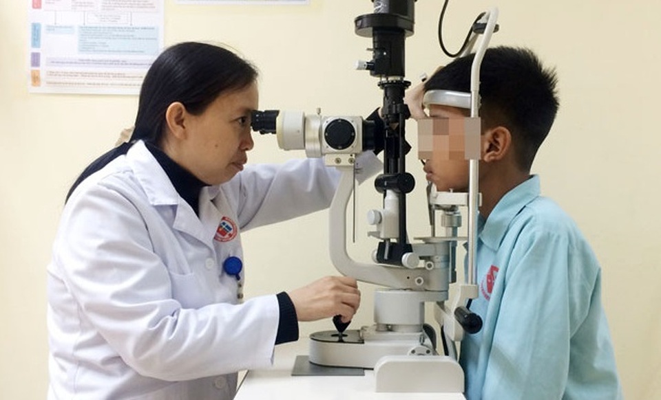 Cậu học trò suýt hỏng mắt vì tự chế pháo nổ theo clip trên mạng - 2 Cậu học trò suýt hỏng mắt vì tự chế pháo nổ theo clip trên mạng - 2