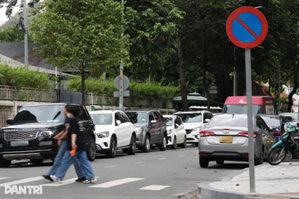 Taxi có thể dừng xe để đón, trả khách ở đâu để không bị camera AI bắt lỗi?