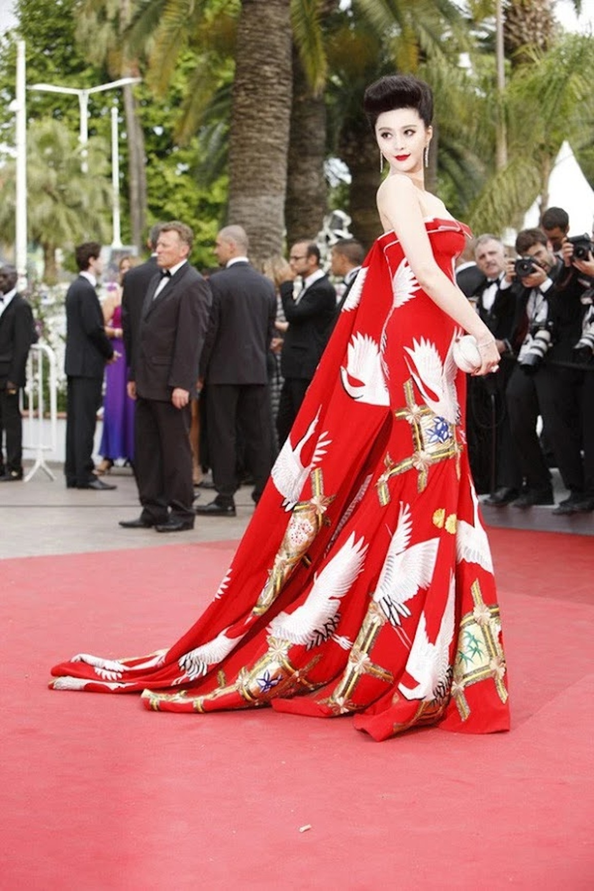 Trước Lý Nhã Kỳ, loạt nữ thần châu Á từng oanh tạc thảm đỏ Cannes - 2 Trước Lý Nhã Kỳ, loạt nữ thần châu Á từng oanh tạc thảm đỏ Cannes - 2