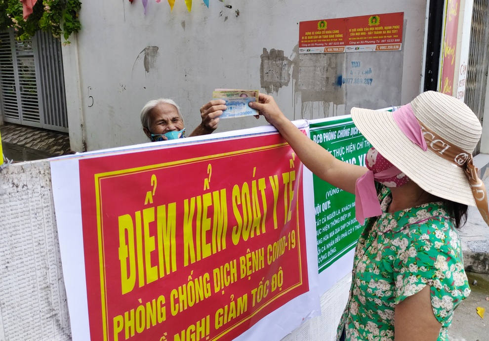 Cổng làng ở ngoại thành Hà Nội hóa chốt vùng xanh bảo vệ dân làng - 6 Cổng làng ở ngoại thành Hà Nội hóa chốt vùng xanh bảo vệ dân làng - 6