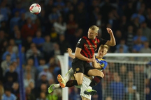 Erling Haaland cân bằng kỷ lục của huyền thoại Thierry Henry