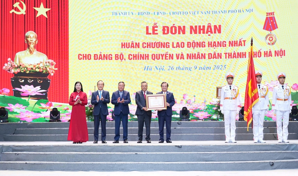 Hà Nội đón nhận Huân chương Lao động hạng Nhất - 2 Hà Nội đón nhận Huân chương Lao động hạng Nhất - 2