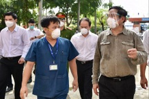 Thủ tướng vào "vùng đỏ" gọi điện thoại, kiểm tra đường dây nóng y tế