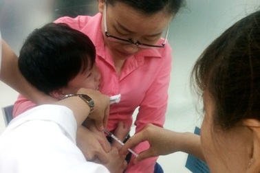 Ngân sách hạn chế, khó tăng thêm vắc xin tiêm chủng mở rộng