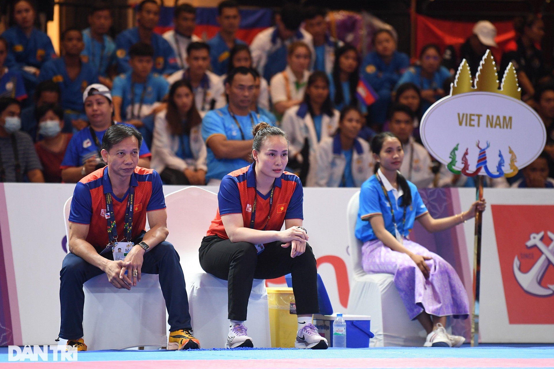 Võ sĩ Việt tung đòn cực mạnh khiến đối thủ nằm bất động trên sân - 8 Võ sĩ Việt tung đòn cực mạnh khiến đối thủ nằm bất động trên sân - 8