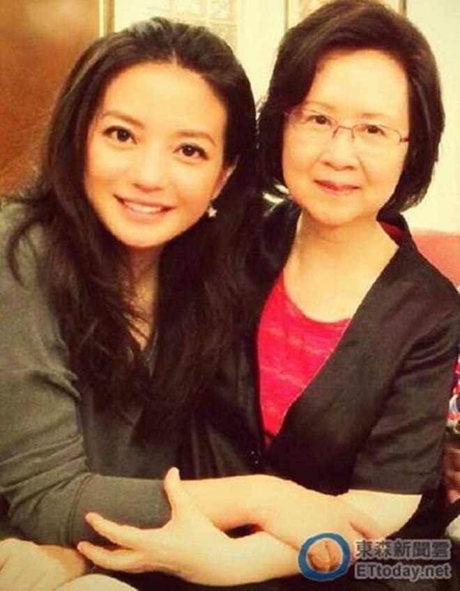 Lật lại những bê bối ồn ào của én nhỏ Triệu Vy - 2 Lật lại những bê bối ồn ào của én nhỏ Triệu Vy - 2