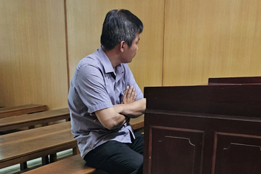 Phạt 4 năm tù với cựu cán bộ công an làm giả sổ hộ khẩu