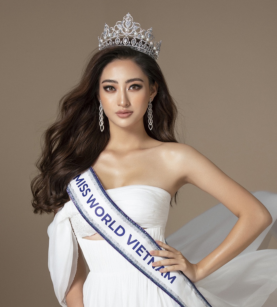 Hoa hậu Lương Thuỳ Linh: “Tôi sẽ chú trọng vào việc học vì nhan sắc rồi sẽ tàn phai” - 2 Hoa hậu Lương Thuỳ Linh: “Tôi sẽ chú trọng vào việc học vì nhan sắc rồi sẽ tàn phai” - 2