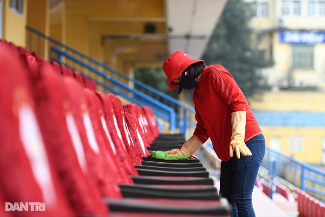 Sân Hàng Đẫy khử khuẩn, sẵn sàng đón 2000 khán giả - 9 Sân Hàng Đẫy khử khuẩn, sẵn sàng đón 2000 khán giả - 9