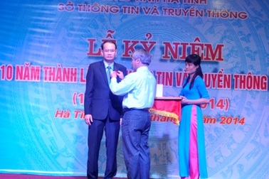 Sở TT&TT Hà Tĩnh đón nhận Bằng khen của Thủ tướng Chính phủ