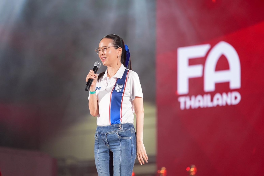 Madam Pang có hành động đặc biệt, chung tay trả nợ cho bóng đá Thái Lan - 1 Madam Pang có hành động đặc biệt, chung tay trả nợ cho bóng đá Thái Lan - 1
