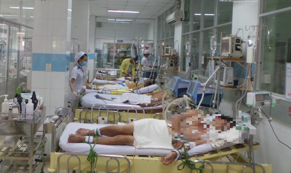 7 nạn nhân vụ ngộ độc pate Minh Chay đang phải thở máy, yếu liệt cơ - 1 7 nạn nhân vụ ngộ độc pate Minh Chay đang phải thở máy, yếu liệt cơ - 1