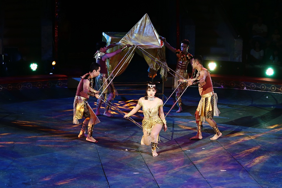 Mãn nhãn câu chuyện hồ ly 9 đuôi được kể qua vũ khúc lắc vòng - 6