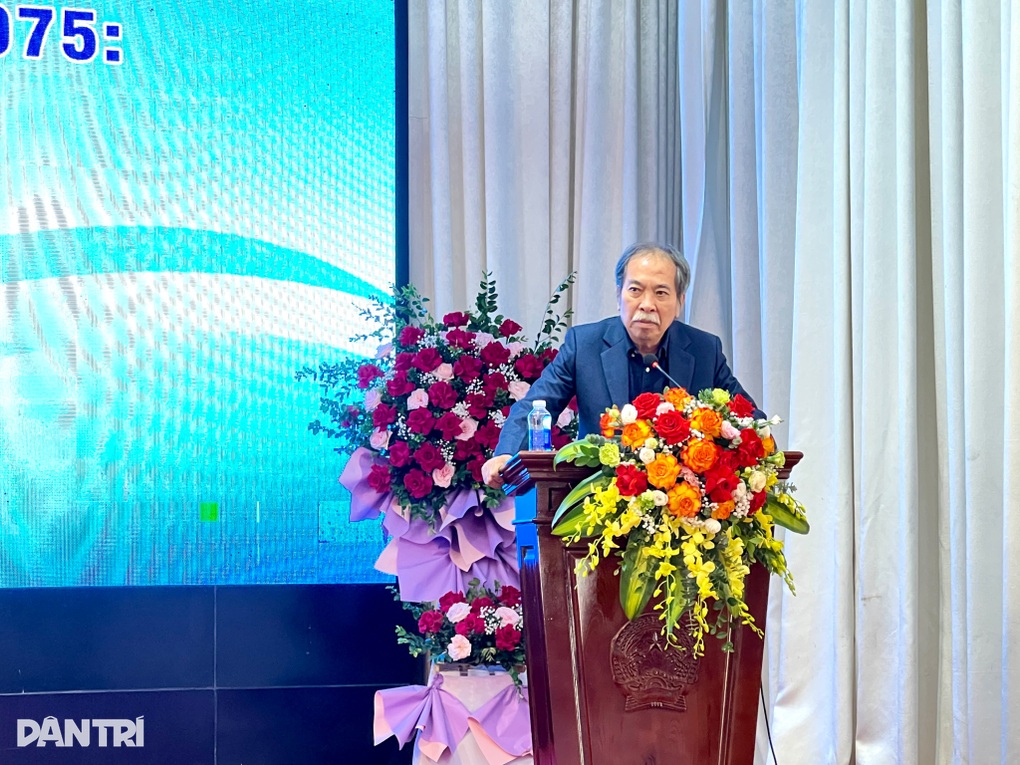 Tiếng nói của những nhà văn trẻ về dòng chảy 50 năm văn học Việt Nam - 1 Tiếng nói của những nhà văn trẻ về dòng chảy 50 năm văn học Việt Nam - 1