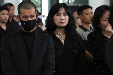 Gia đình, đông đảo nghệ sĩ tiễn đưa họa sĩ Lê Thiết Cương