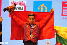 Lực sĩ Phạm Văn Mách giành HCV SEA Games ở tuổi 46