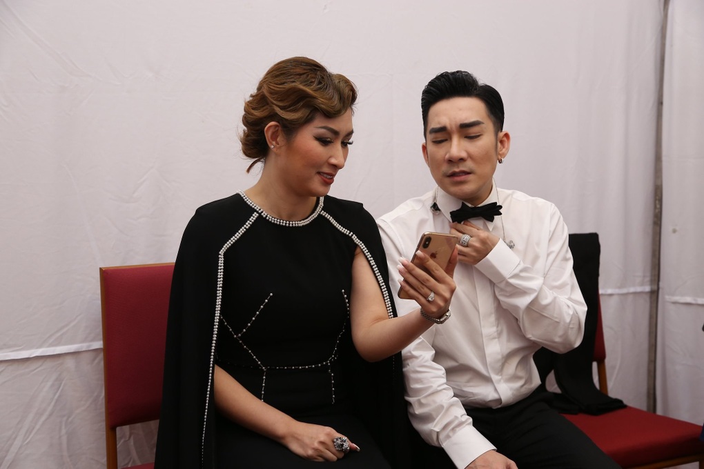 Nguyễn Hồng Nhung vẫn khóc khi nhớ về sự cố lộ ảnh nóng 19 năm trước - 4 Nguyễn Hồng Nhung vẫn khóc khi nhớ về sự cố lộ ảnh nóng 19 năm trước - 4