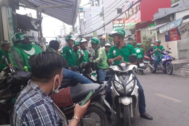 Chủ tiệm ăn gửi tâm thư đến shipper: "Cũng từ nghèo khó mà lên, hãy nương nhau mà sống"