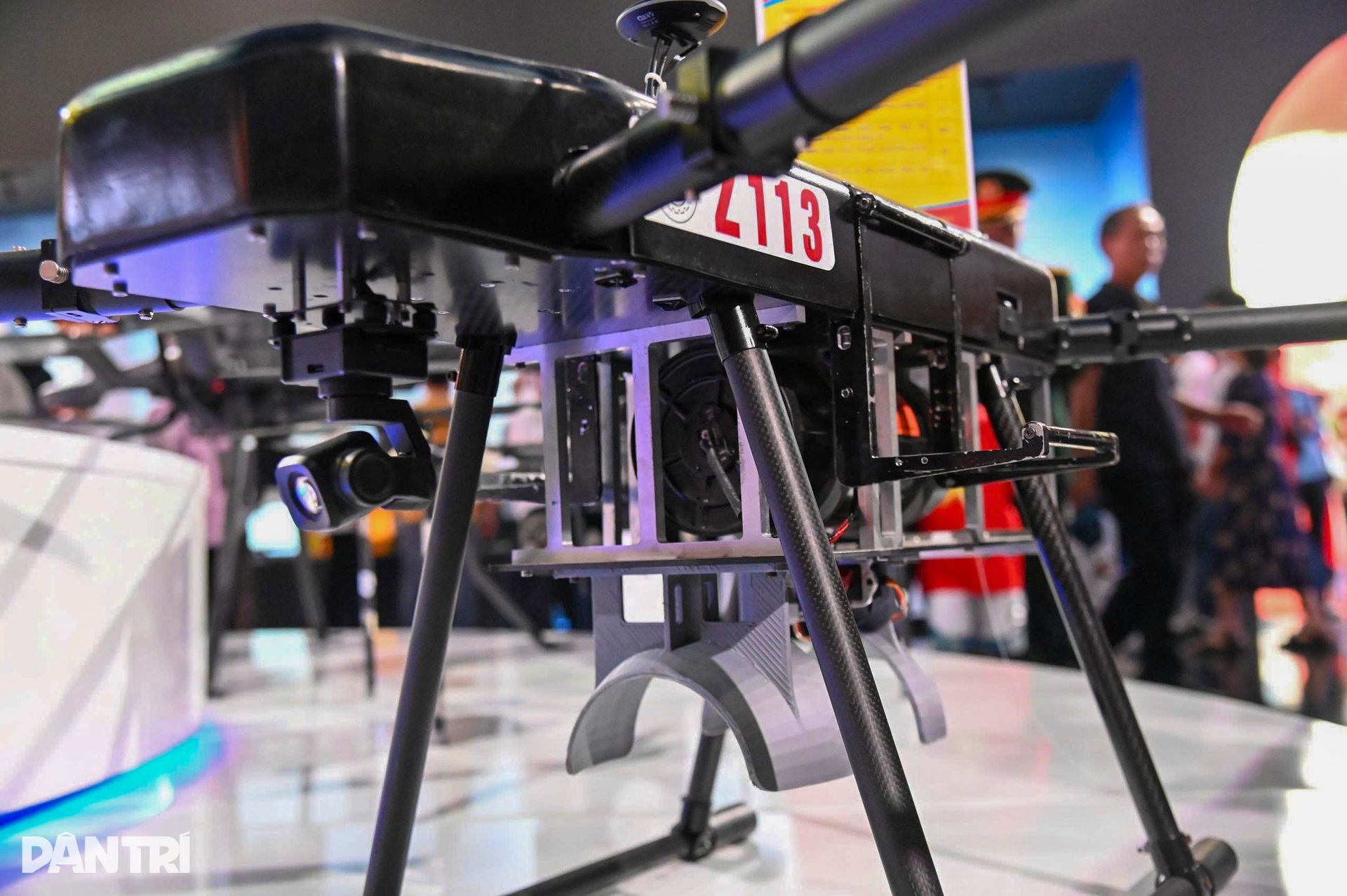 Đa dạng các loại drone công nghệ cao tại triển lãm 80 năm - 9 Đa dạng các loại drone công nghệ cao tại triển lãm 80 năm - 9