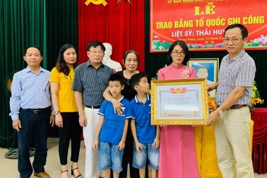 Hai cán bộ giao thông bị lũ cuốn được công nhận liệt sĩ
