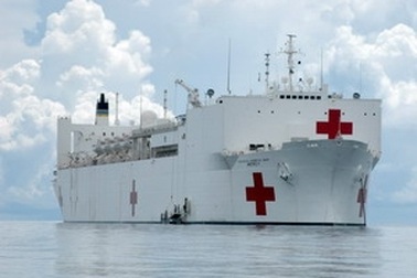 Tàu bệnh viện USNS Mercy của Mỹ cập cảng Cửa Lò