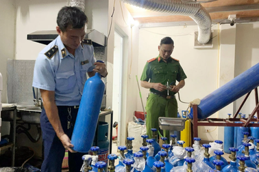 Điên dại trong mê cung "bóng cười"