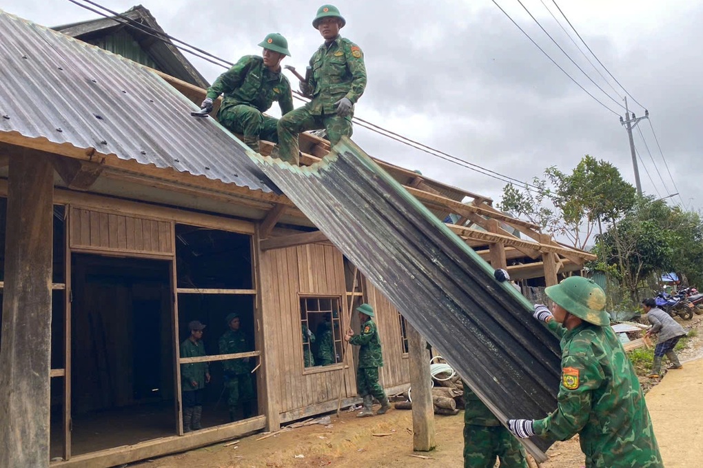 Nguy cơ sạt lở cao, nhiều hộ dân ở Đà Nẵng được di dời khẩn cấp - 1 Nguy cơ sạt lở cao, nhiều hộ dân ở Đà Nẵng được di dời khẩn cấp - 1