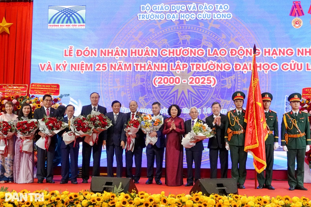 Ngôi trường 25 năm tuổi ở miền Tây đón nhận Huân chương lao động hạng Nhì - 3