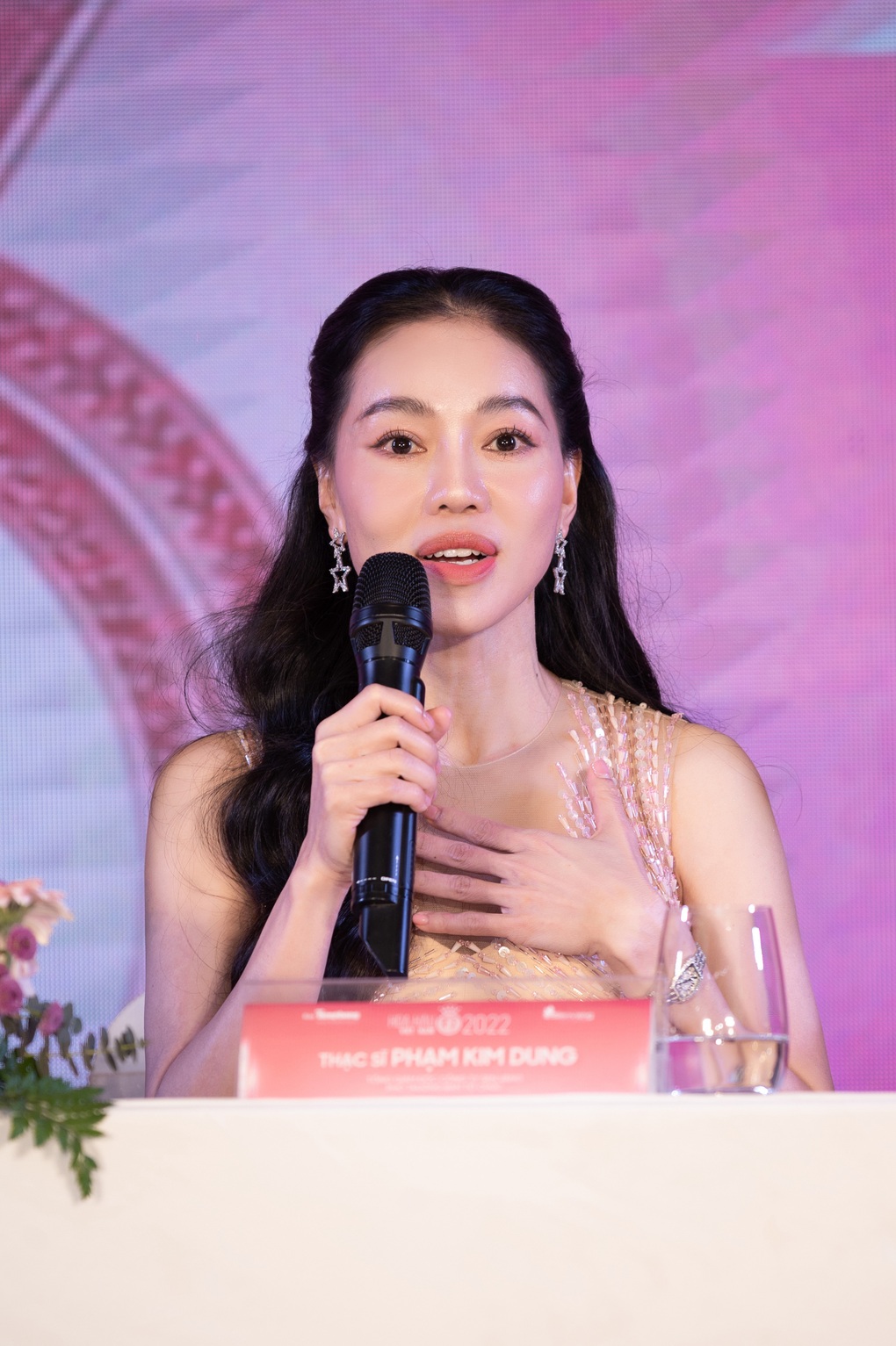 Hoa hậu Đỗ Thị Hà: Nếu tôi bỏ học, đi sự kiện thì sẽ càng trầm trọng hơn - 1 Hoa hậu Đỗ Thị Hà: Nếu tôi bỏ học, đi sự kiện thì sẽ càng trầm trọng hơn - 1