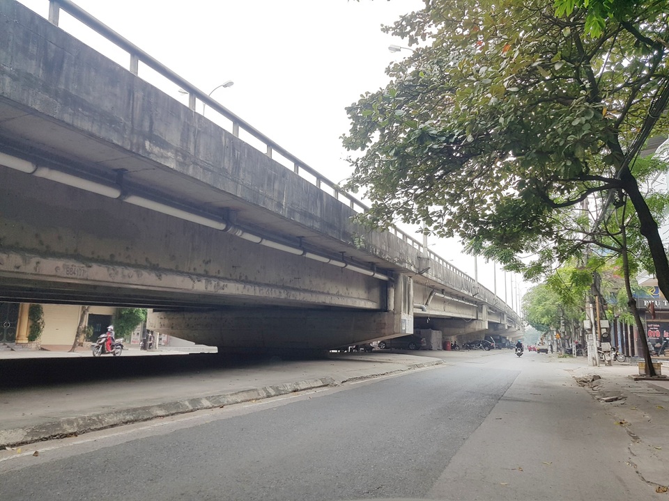 Giải tỏa bãi đỗ xe “xẻ thịt” gầm cầu sau phản ánh của Báo Dân trí! - 13 Giải tỏa bãi đỗ xe “xẻ thịt” gầm cầu sau phản ánh của Báo Dân trí! - 13